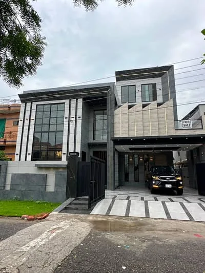 10 Marla ultra modern bungalow-style house for sale in Wapda Town