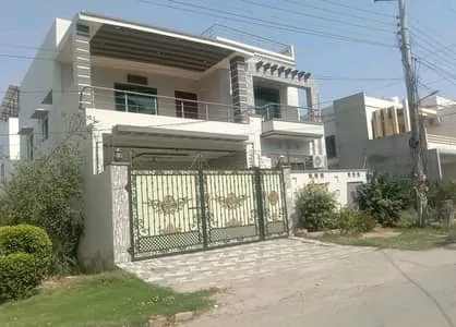 10 Marla used 5 bed house for sale in Wapda Town, front exterior