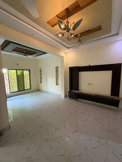 10 Marla used 5 bed house for sale in Wapda Town, living area