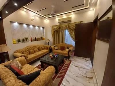 10 Marla Investor Price House for sale in Wapda Town, living area