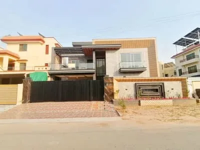 Family house for moving to Wapda Town, house for sale in Wapda Town