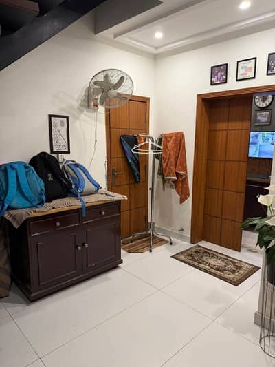 10 Marla Lower Portion, Prime Location, Wapda Town Lahore (photo 2)