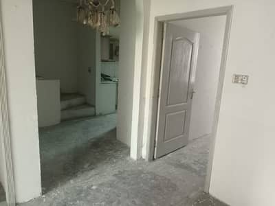 10 Marla Lower Portion, Prime Location, Wapda Town Lahore (photo 3)
