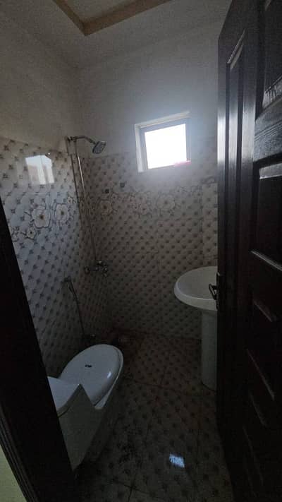 10 Marla Lower Portion, Prime Location, Wapda Town Lahore (photo 4)
